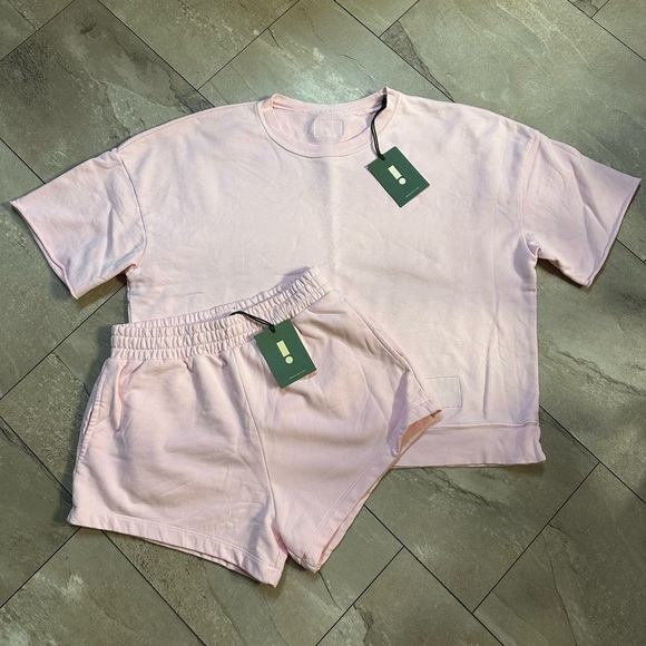 Daily Drills Cropped Sleeve Crew & Super Shorts Set in Cupid - Picture 3 of 8